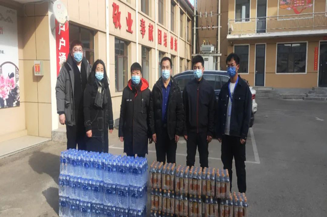和林格爾縣：愛(ài)心企業(yè)一行慰問(wèn)新聞工作者